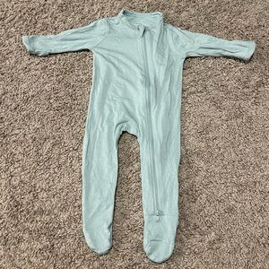 Kyte baby zippered footie in sage, size 0-3!
